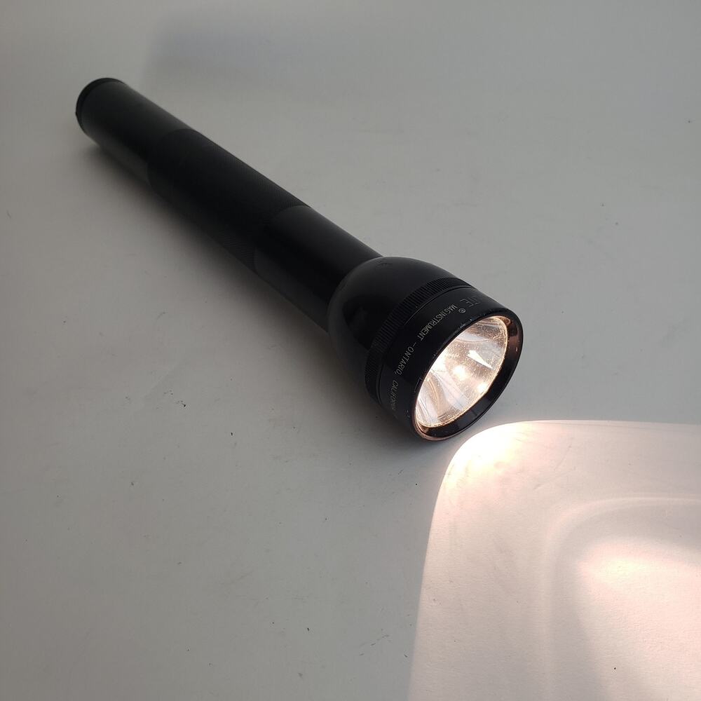 VTG Y2K 3 D-Cell MAG-LITE USA - Black - Very Good Condition. Tested. Working.